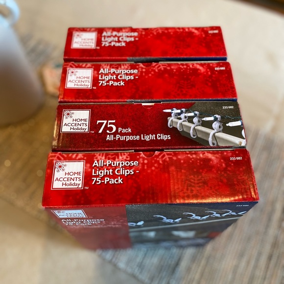 All-Purpose
Light. Clips
75-Pack
• Indoor/Outdoor
• For Use on Shingles/Gutters - Picture 4 of 6